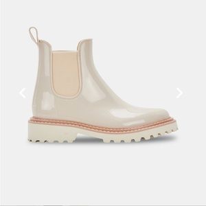 Dolce Vita Stormy Rainboots size 11 ivory